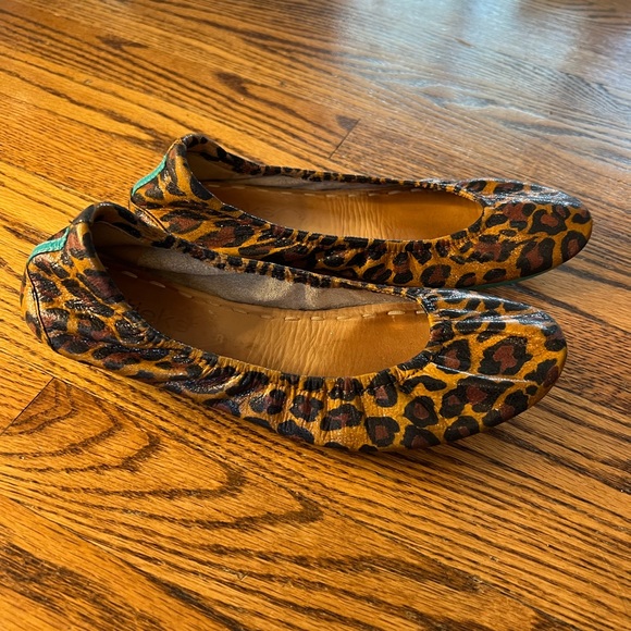 Beautiful leopard 8 Tieks, rehabbed! In great condition, see pics for details! - Picture 1 of 12